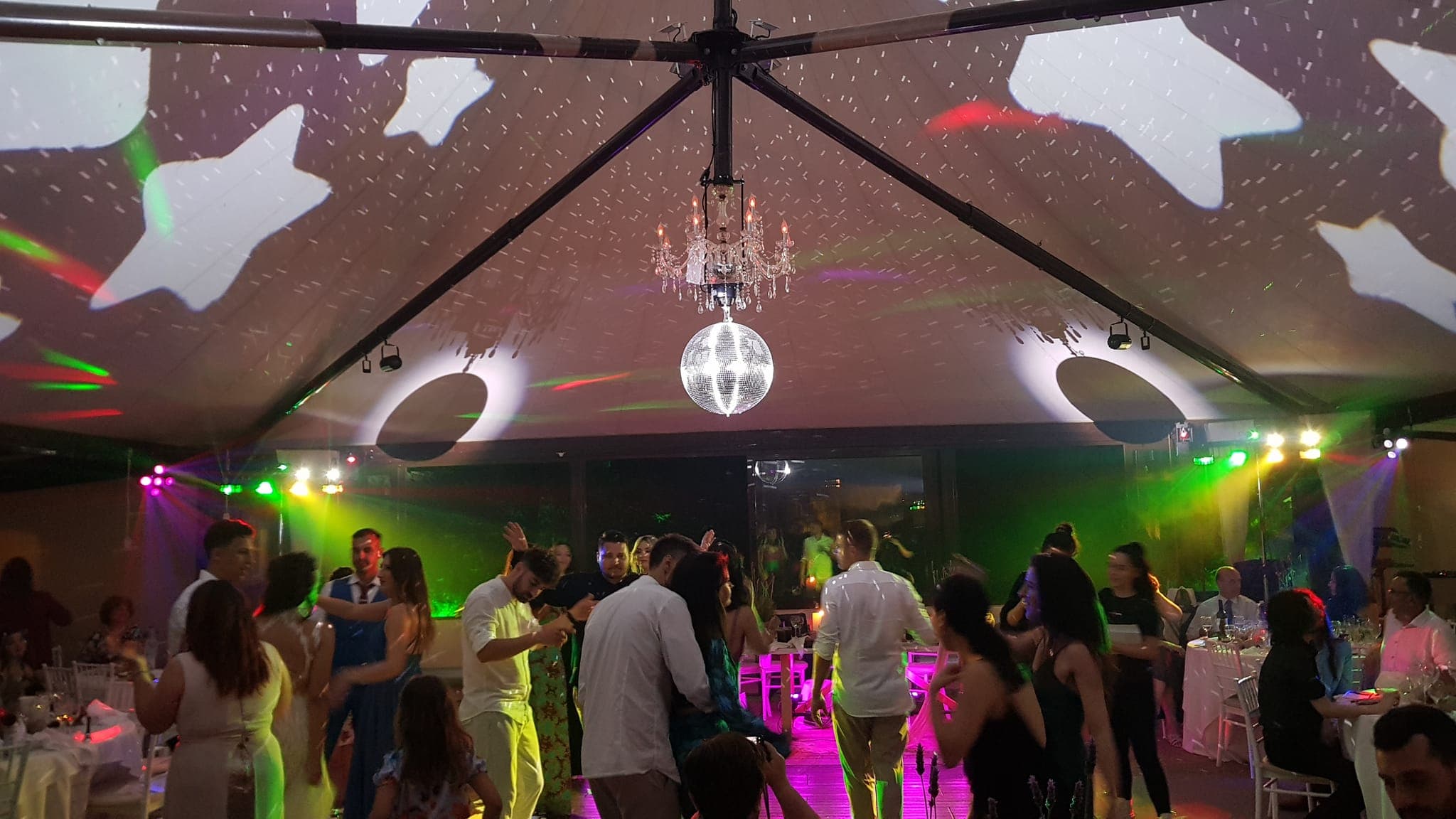 Centerpiece βάπτισης με φυσικά άνθη